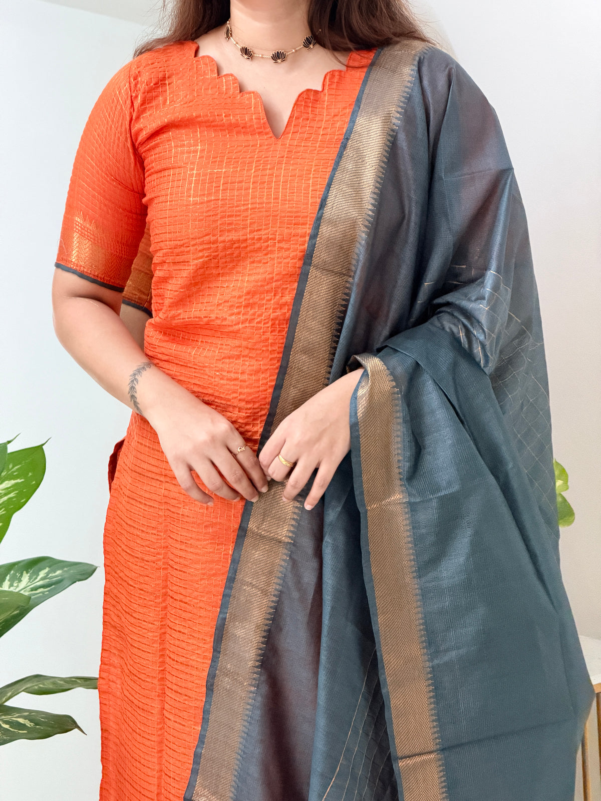 MADHAVI (ORANGE)