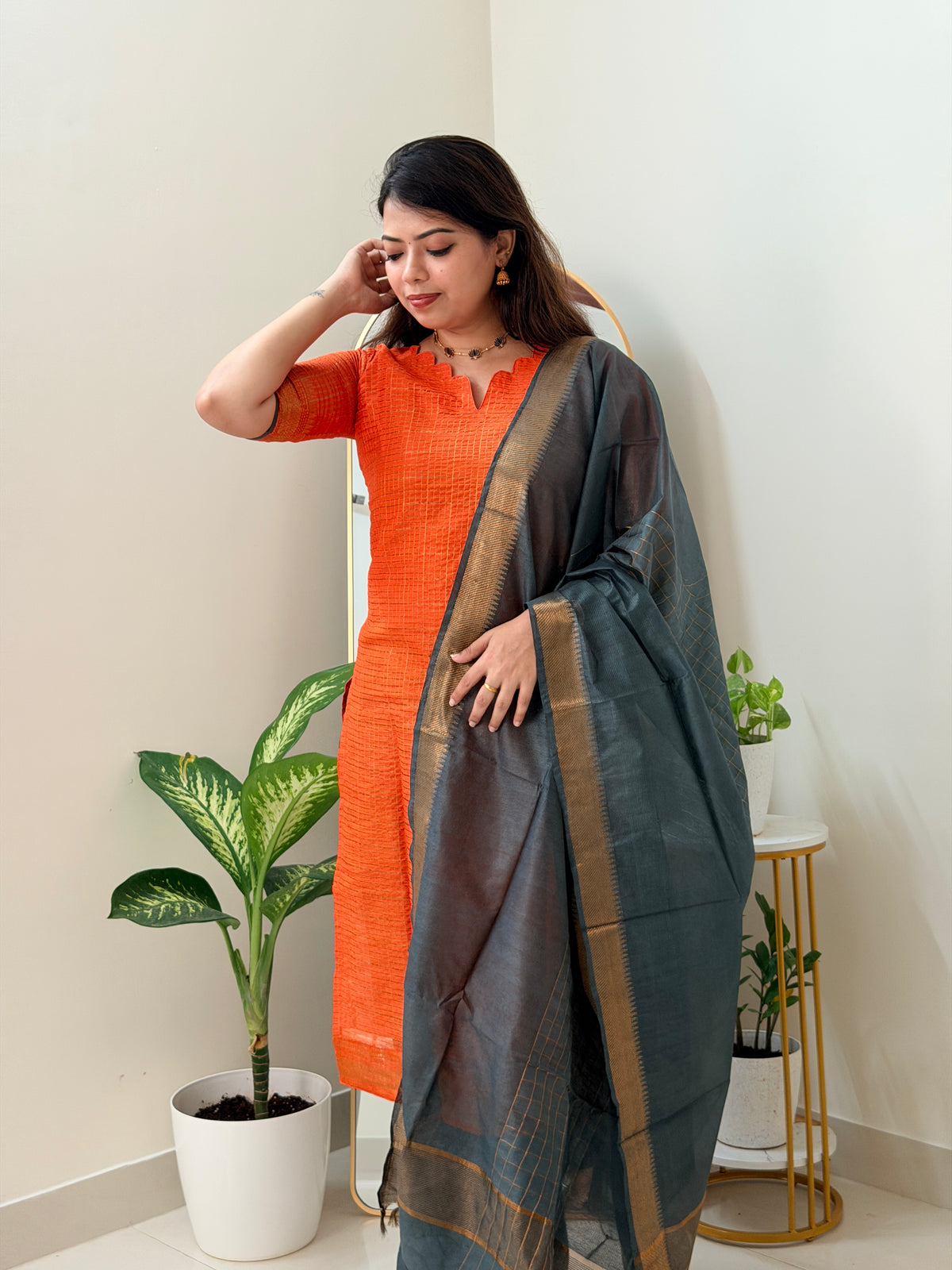MADHAVI (ORANGE)