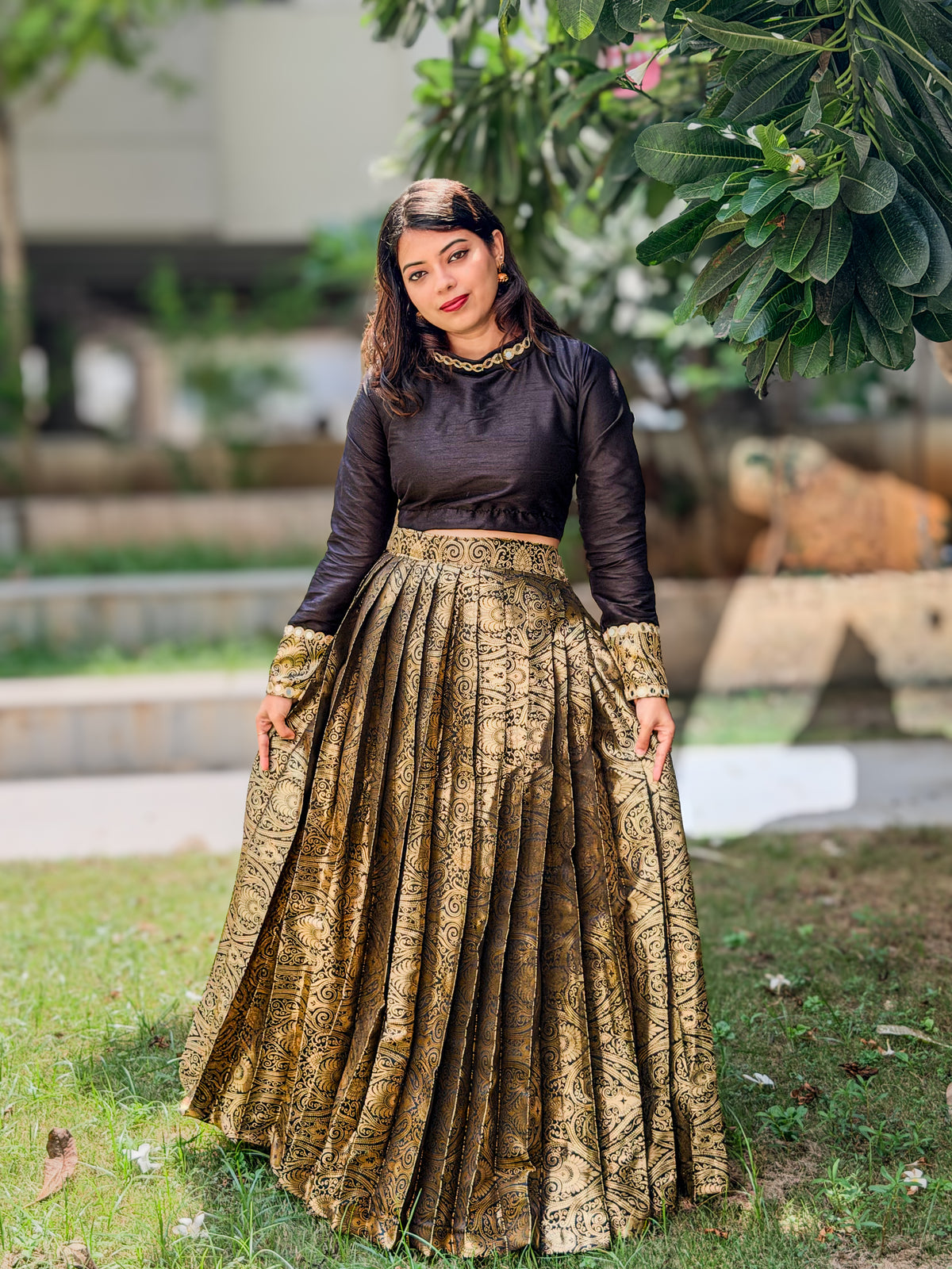 ANTIQUE GOLD BANARASI SET